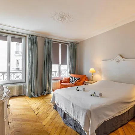 Guestready - Sejour Vintage Dans Le 8e Arr. Apartment