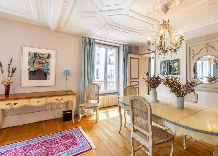 Guestready - Sejour Vintage Dans Le 8e Arr.